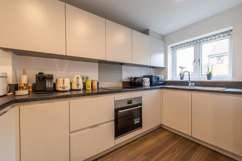 2 Paris Drive, Northfleet, Gravesend, DA11 8GU