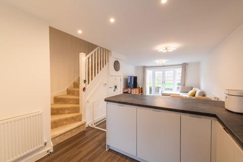 2 Paris Drive, Northfleet, Gravesend, DA11 8GU