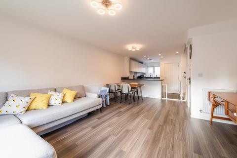 2 Paris Drive, Northfleet, Gravesend, DA11 8GU
