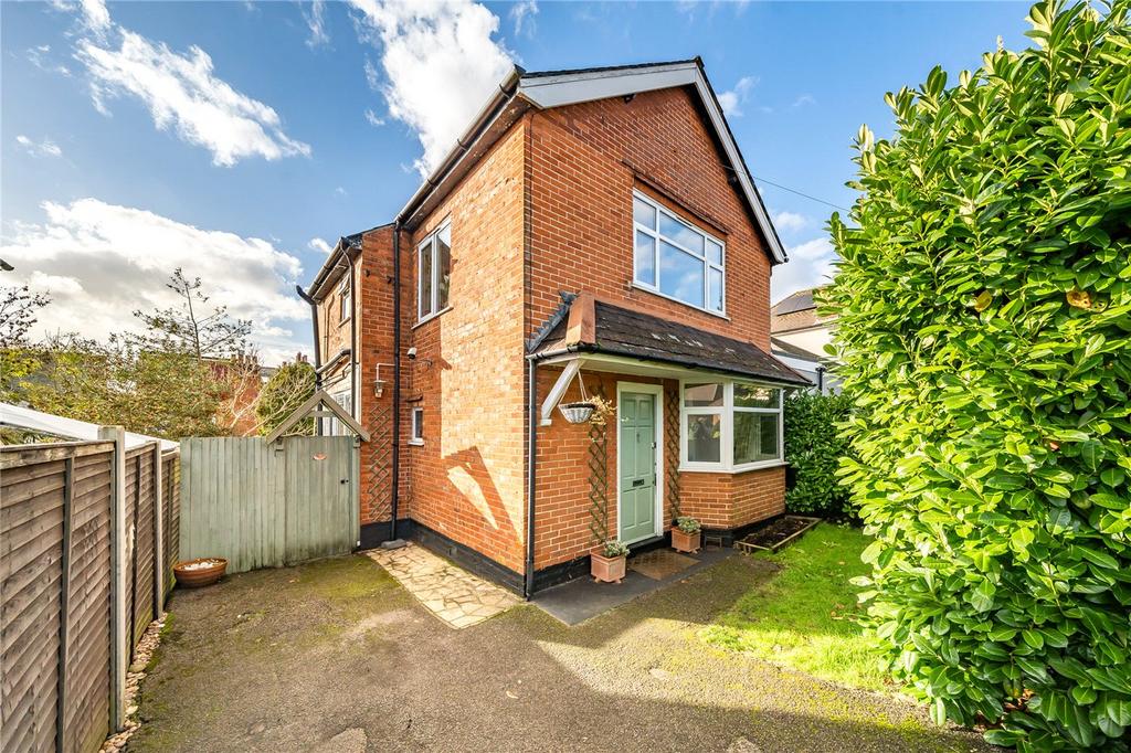 Sandford Road, Aldershot, Hampshire, GU11 3 bed detached house for sale