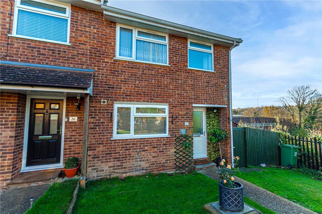 Chiltern Park Avenue, Berkhamsted, Hertfordshire 3 bed end of terrace