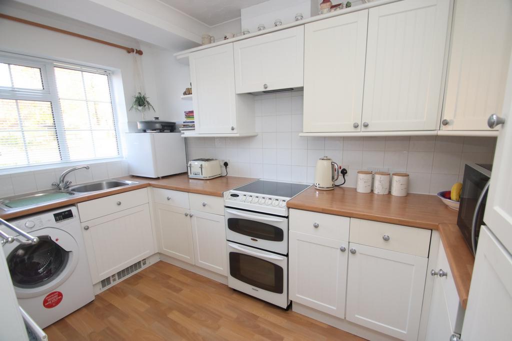 Moorcroft Gardens, Bromley, BR2 2 bed end of terrace house for sale £