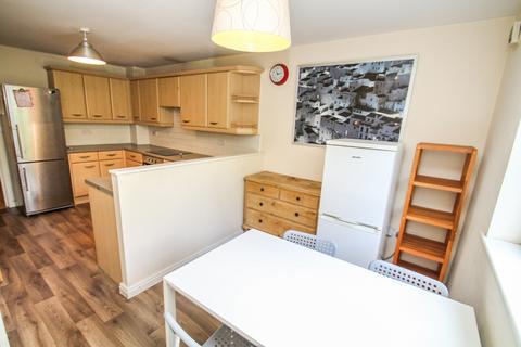 4 bedroom apartment to rent, BILLS INCLUDED - Abbots Mews, Burley, Leeds, LS4