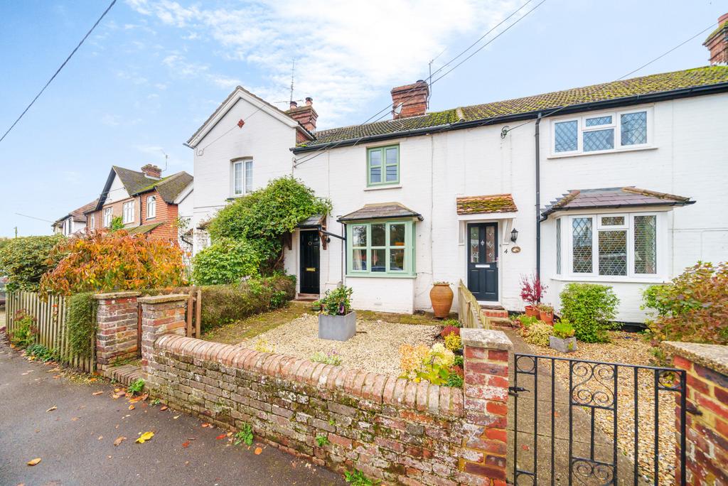 Thursley Road, Elstead, GU8 2 bed terraced house for sale £450,000