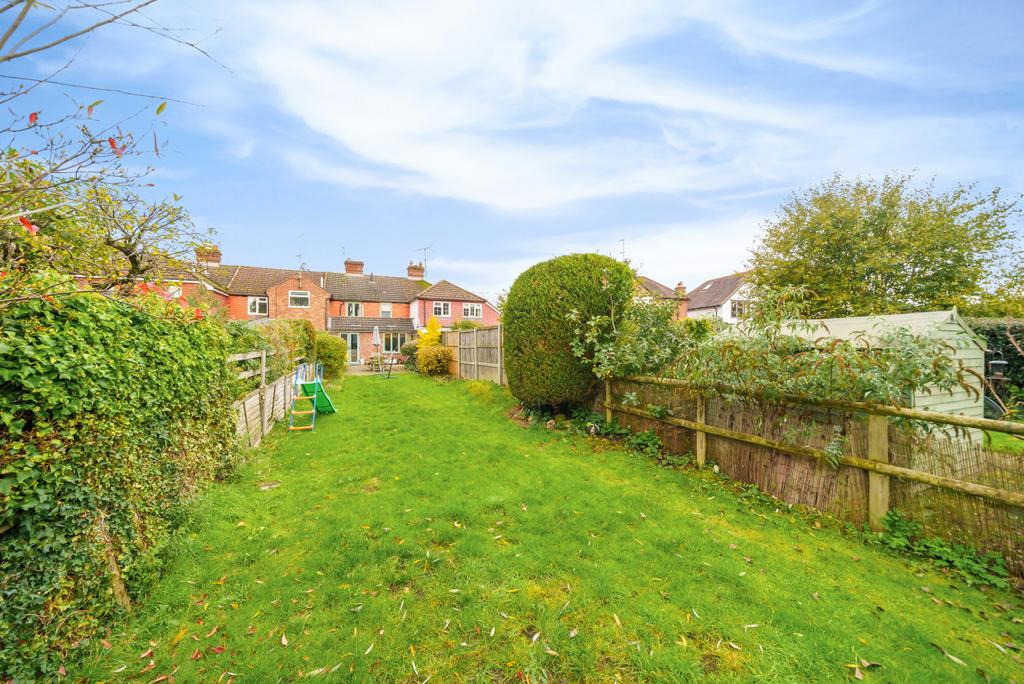 Thursley Road, Elstead, GU8 2 bed terraced house for sale £425,000