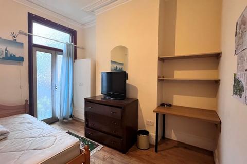 House share to rent, Lechmere Road, Willesden, NW2