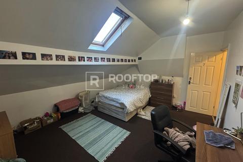 7 bedroom house to rent, Chestnut Avenue, Leeds LS6