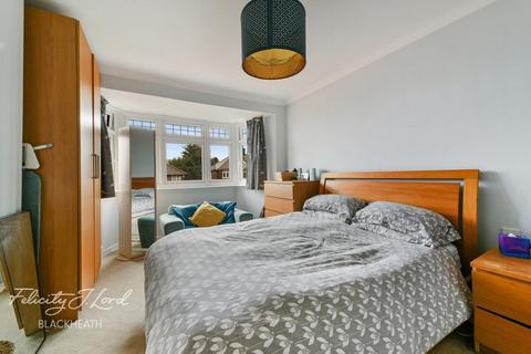 8 Mereworth Drive, London, SE18 3EE