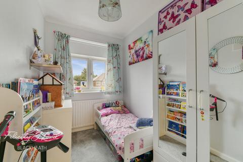 8 Mereworth Drive, London, SE18 3EE