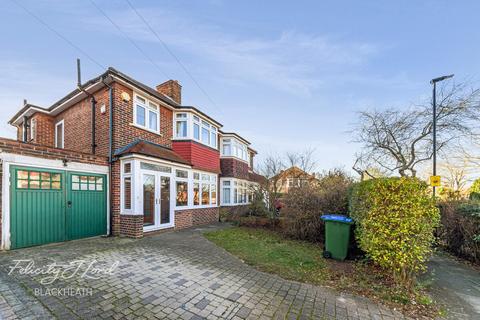 8 Mereworth Drive, London, SE18 3EE
