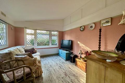 3 bedroom park home for sale - North End, Cummings Hall Lane, Noak Hill, Romford