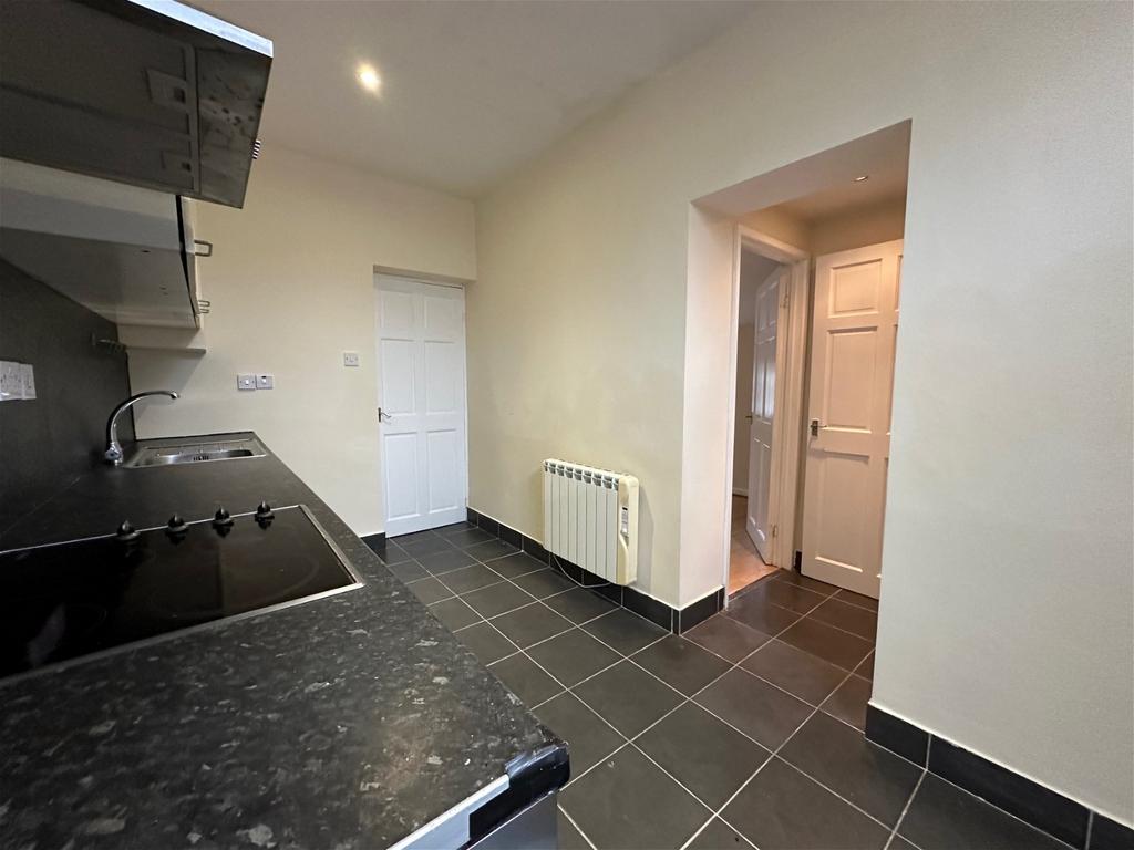 Hyde Road, Denton, Manchester, M34 3BB 2 bed flat £725 pcm (£167 pw)