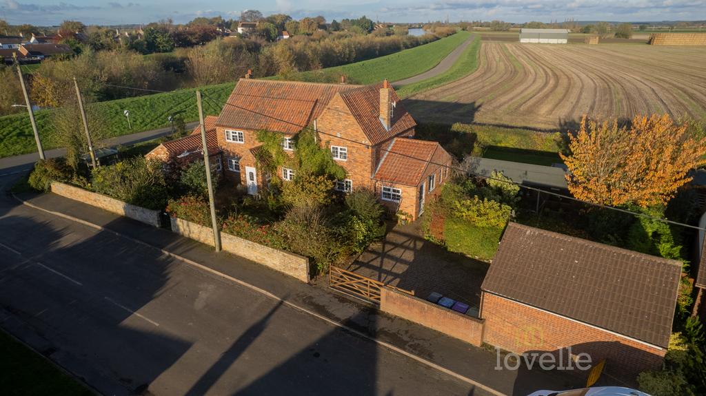 Carr Lane, East Stockwith DN21 4 bed detached house £450,000