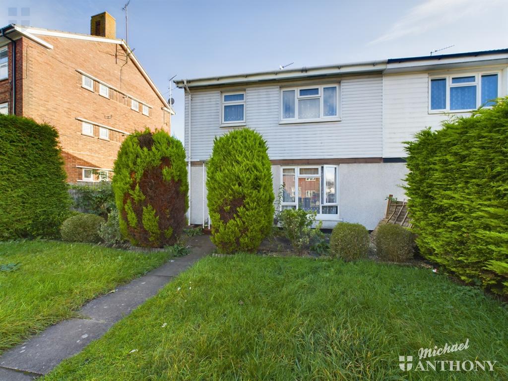 Prebendal Avenue, Aylesbury, Buckinghamshire 3 bed semidetached house