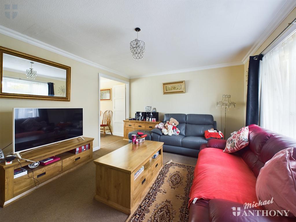 Prebendal Avenue, Aylesbury, Buckinghamshire 3 bed semidetached house