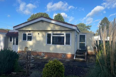 2 bedroom park home for sale, Lincoln, Lincolnshire, LN6