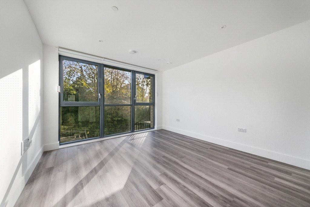Parkside Avenue, Lewisham, SE10 2 bed apartment to rent £2,496 pcm (£