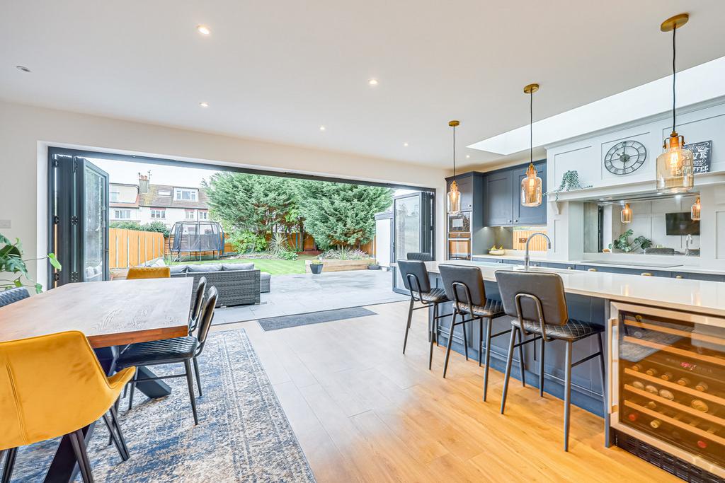 Fernleigh Drive, Leighonsea, SS9 4 bed detached house for sale £900,000