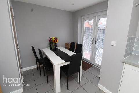 3 bedroom semi-detached house to rent, Britannia Road, Thetford