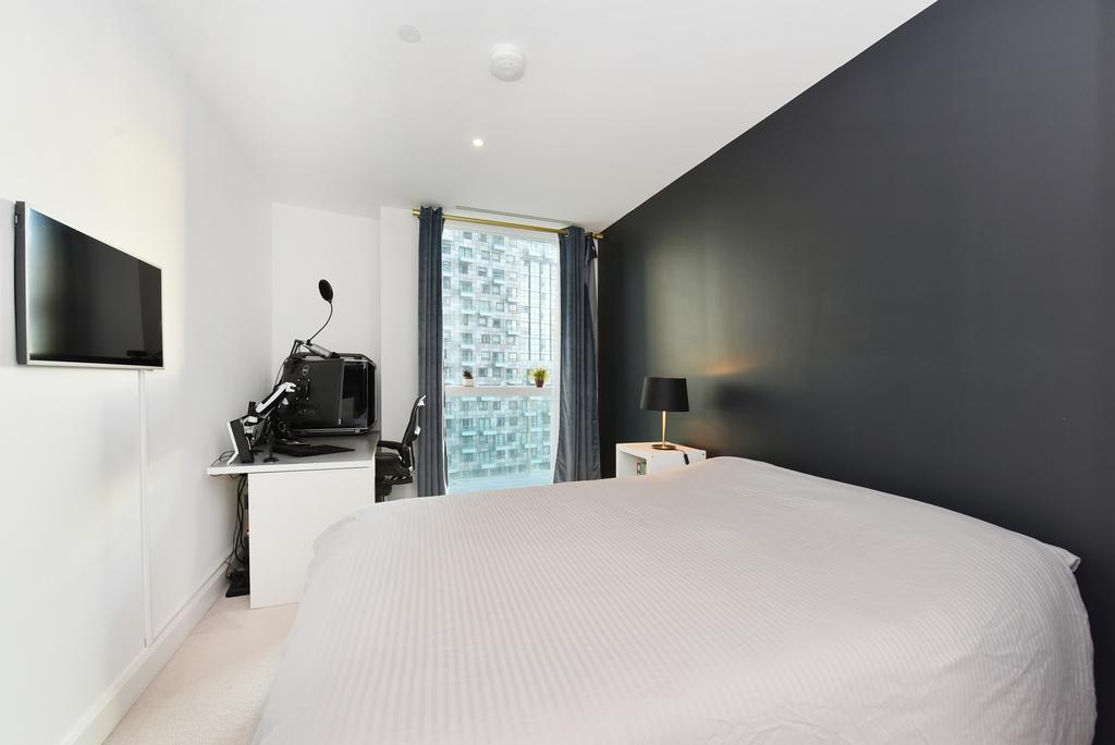 Flat 703, Laker Court (10).JPG