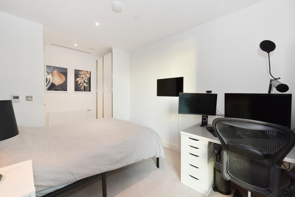 Flat 703, Laker Court (11).JPG