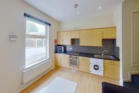3 bedroom flat to rent, 243a Mansfield Road, Nottingham, NG1 3FT