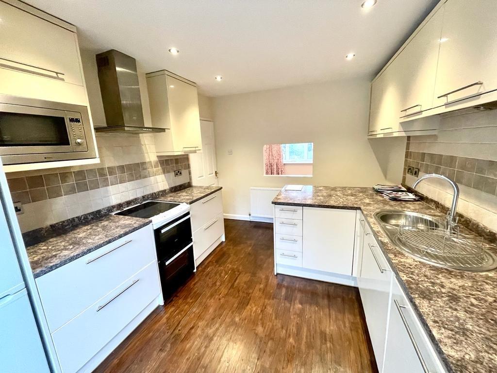 Victoria Avenue, Ilkley, West Yorkshire, UK, LS29 3 bed house to rent