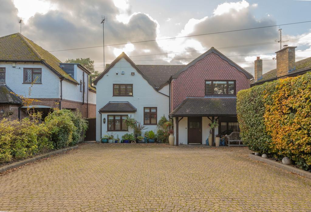 Meadowvale, Wellington Hill, Loughton. 4 bed detached house for sale