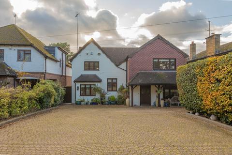 Kyrenia Wellington Hill, Loughton, IG10 4AH