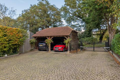 Kyrenia Wellington Hill, Loughton, IG10 4AH