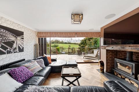 Kyrenia Wellington Hill, Loughton, IG10 4AH