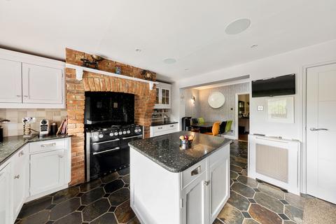 Kyrenia Wellington Hill, Loughton, IG10 4AH