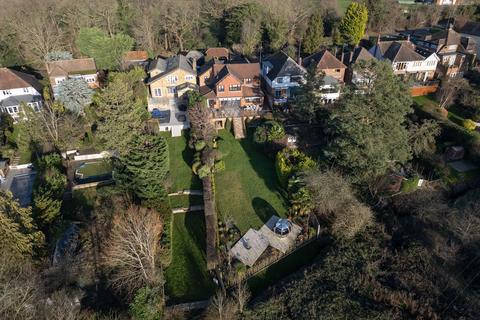 Kyrenia Wellington Hill, Loughton, IG10 4AH