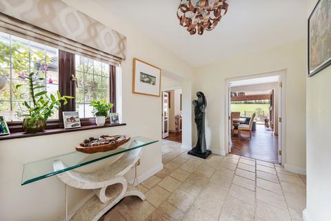 Kyrenia Wellington Hill, Loughton, IG10 4AH