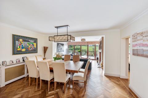Kyrenia Wellington Hill, Loughton, IG10 4AH