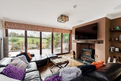 Kyrenia Wellington Hill, Loughton, IG10 4AH