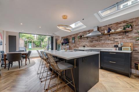 18 Adys Road, London, SE15 4DZ