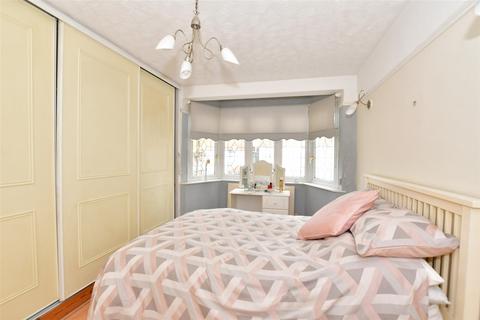 60 Hillcrest Road, Hornchurch, RM11 1EB
