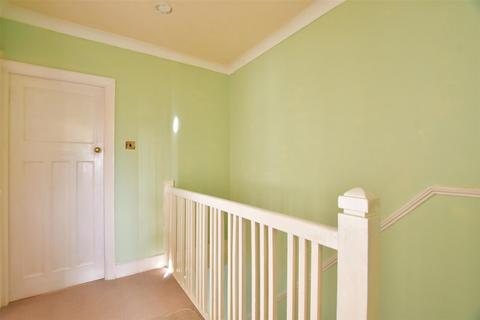 60 Hillcrest Road, Hornchurch, RM11 1EB