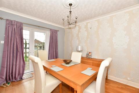 60 Hillcrest Road, Hornchurch, RM11 1EB