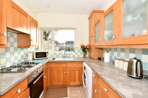 60 Hillcrest Road, Hornchurch, RM11 1EB