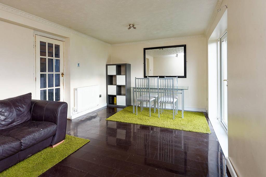18 Medlar Road, Abronhill, Glasgow, G67 3AL 3 bed terraced house for