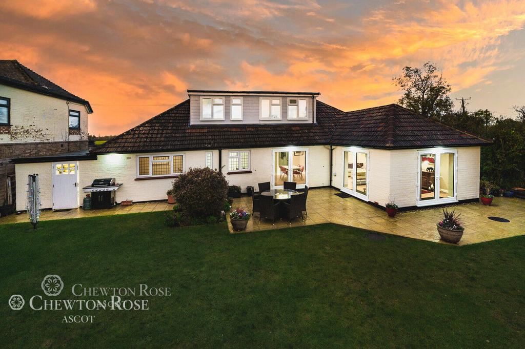 Forest Green Road, Holyport 4 bed chalet for sale £975,000