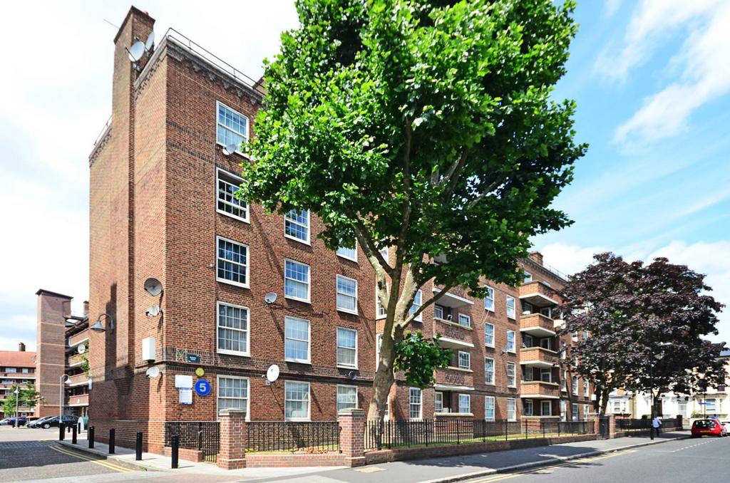 Clarence Road, Hackney, London, E5 4 bed flat £500,000