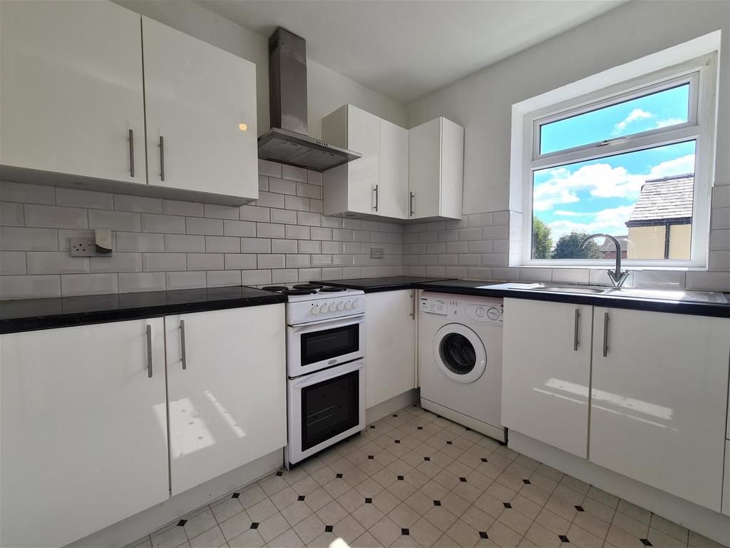 Tulketh Street, Southport, PR8 1BX 2 bed flat - £600 pcm (£138 pw)