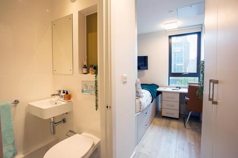 1 bedroom private hall to rent, Alexandra Road
