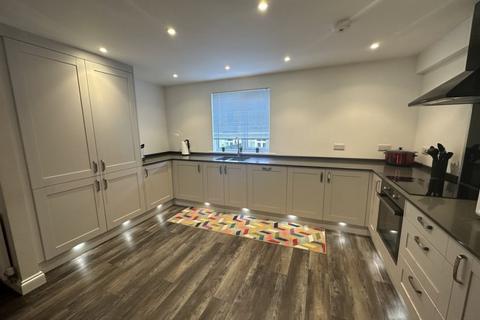 2 bedroom apartment to rent, Crossley Court, Town Centre