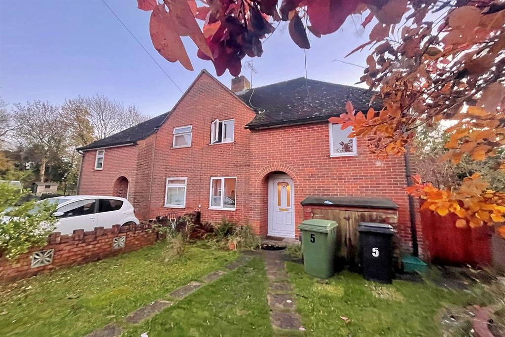 Stanmore 4 bed semidetached house to rent £2,400 pcm (£554 pw)