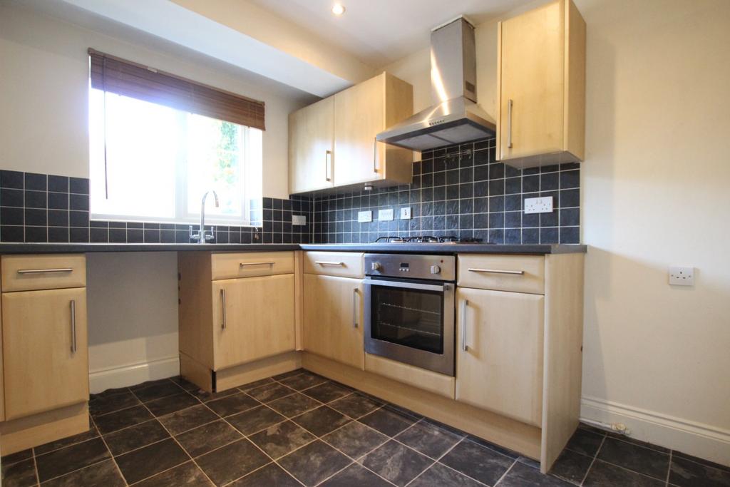 81 Waverley Street, Worcester... 3 bed semidetached house £1,000 pcm (£231 pw)