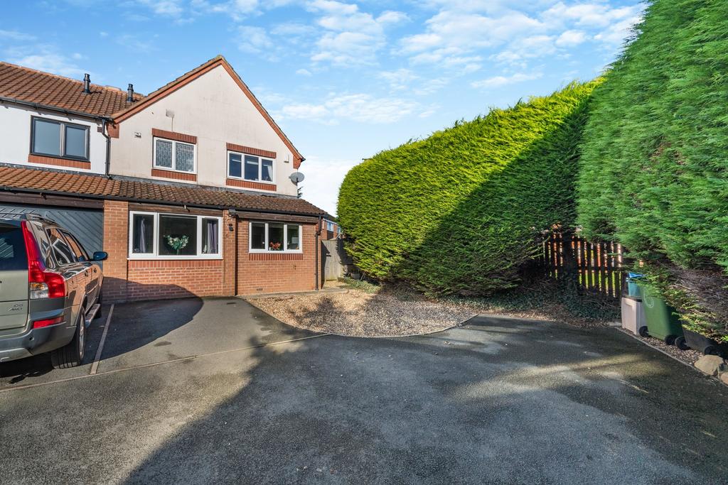 Blenheim Drive, Newent 3 bed semidetached house for sale £290,000